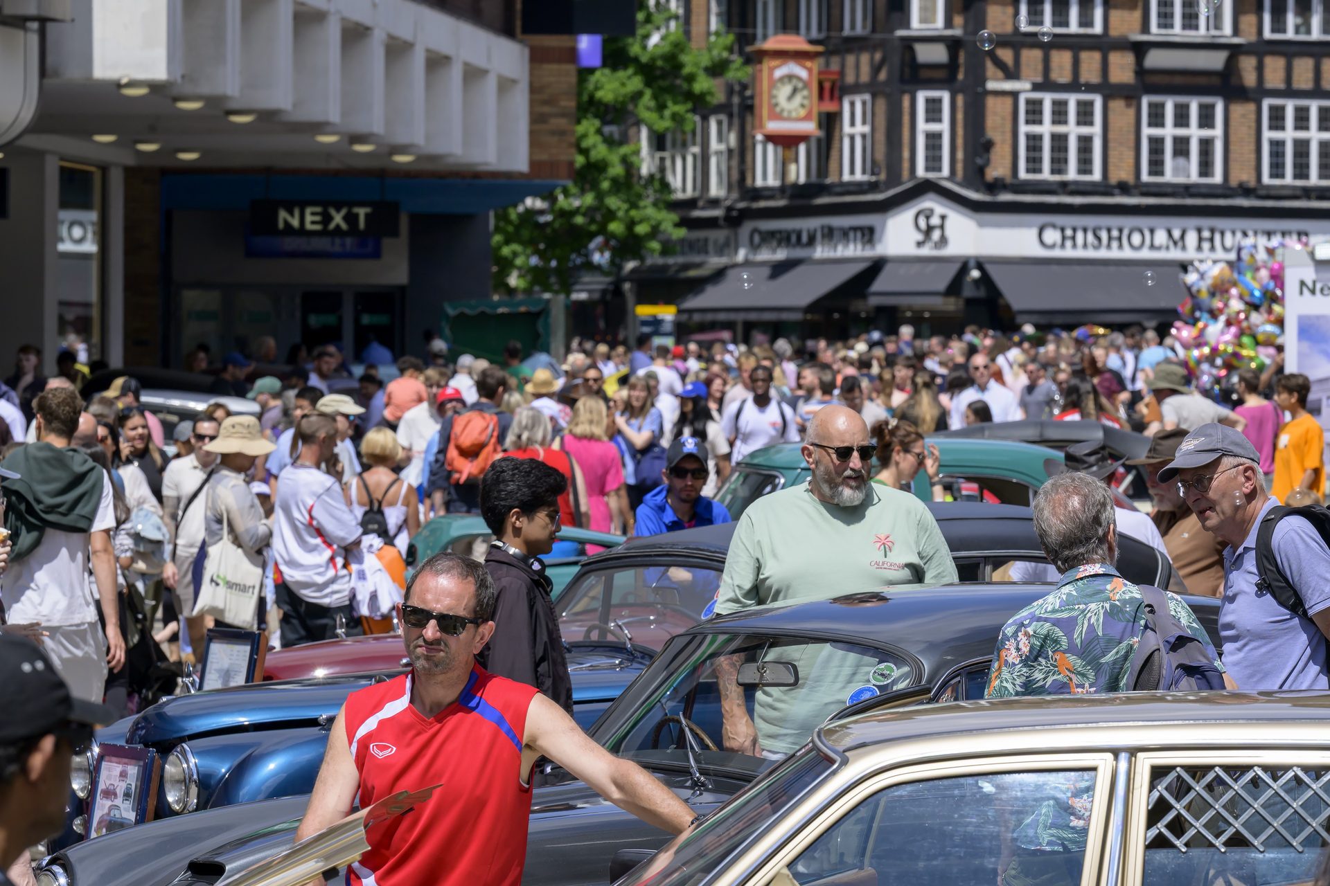 Crowds between classic cars on the pedestrianised High Street